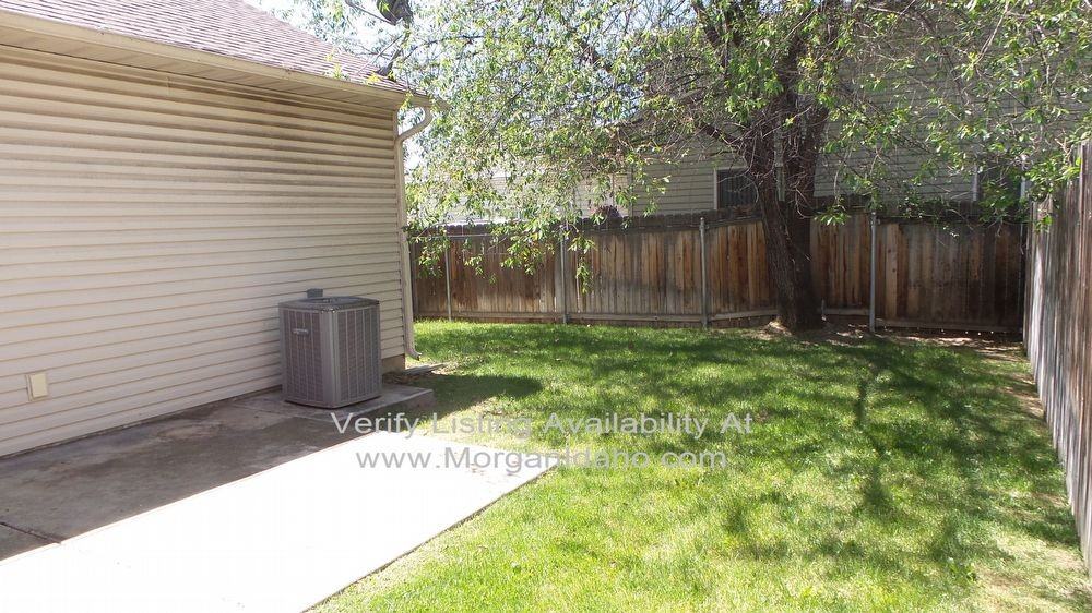 6698 Poplar St - Photo 3 of 15