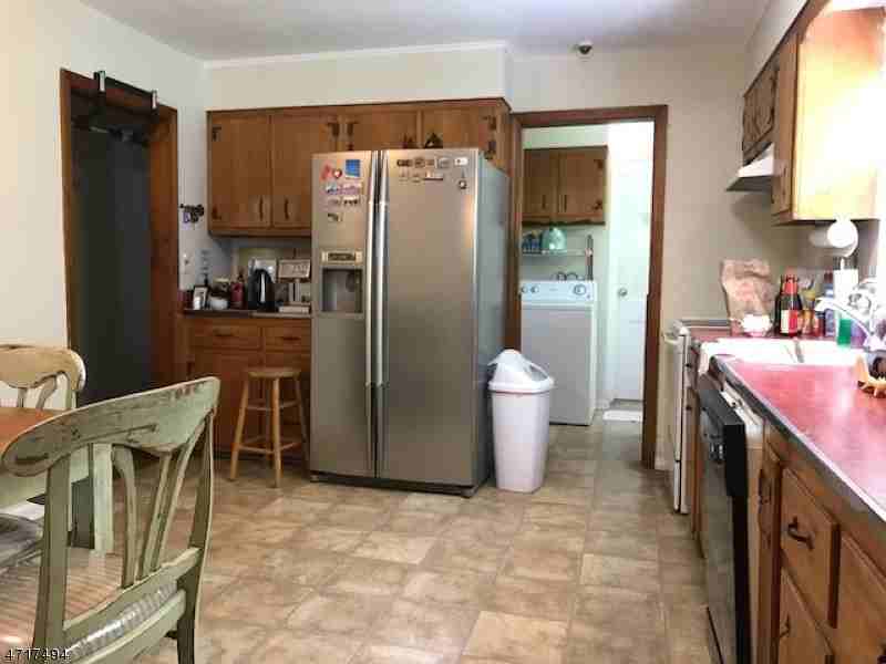 1370 Martine Ave - Photo 2 of 9