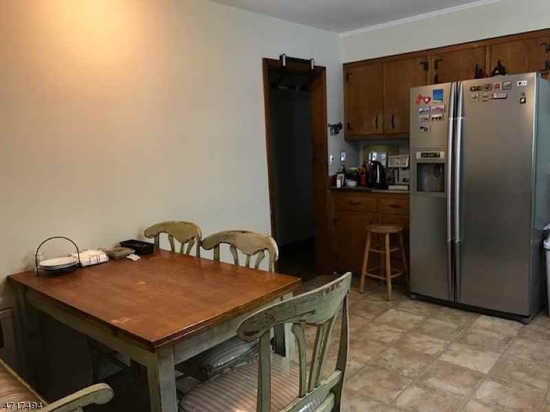 1370 Martine Ave - Photo 3 of 9