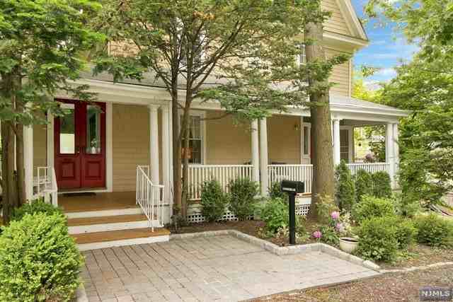 92 Highwood Ave - Photo 2 of 19