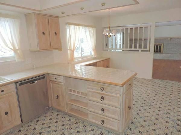 2027 Georgetown Boulevard - Photo 2 of 15