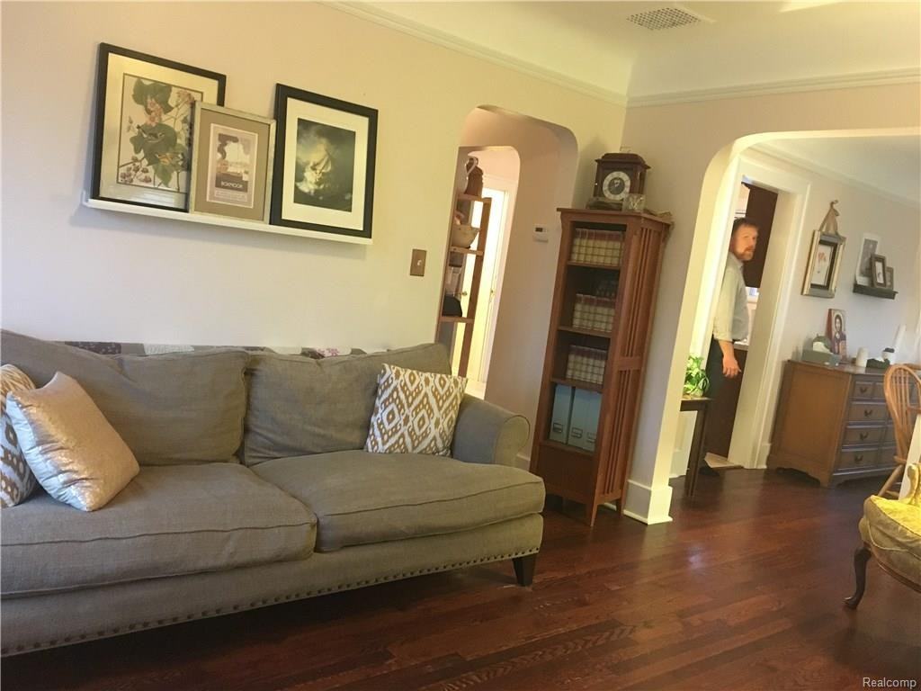 3342 Buckingham Ave - Photo 3 of 19
