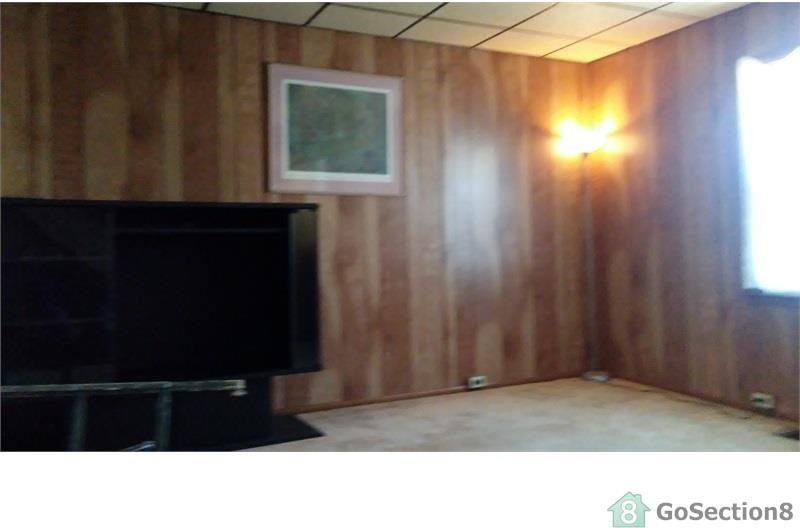 1123 Hancock St - Photo 3 of 6