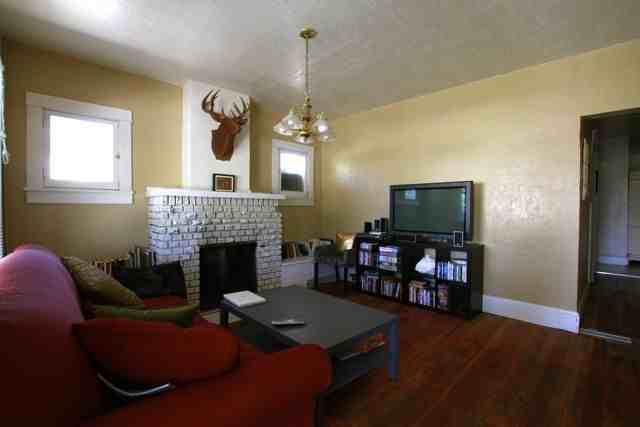 231 400 N - Photo 2 of 5