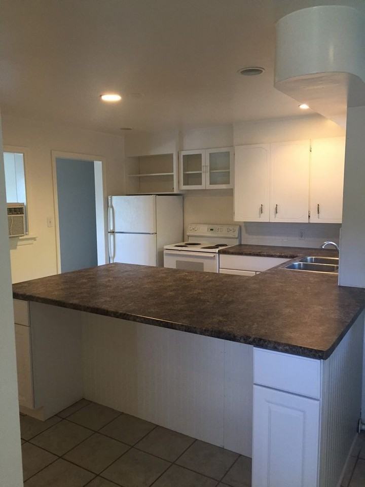 451 E 800 S - Photo 2 of 3