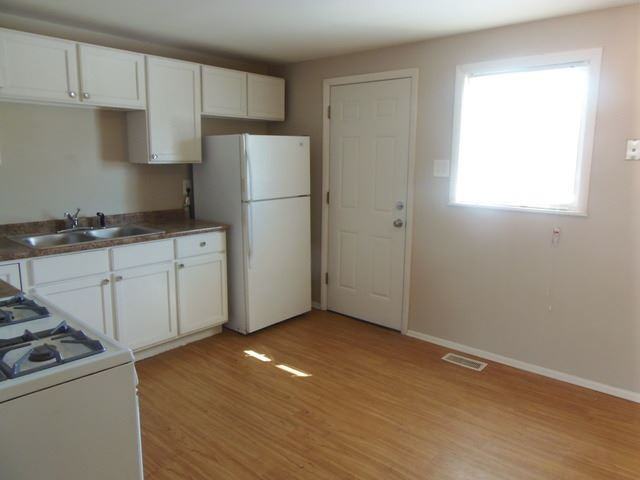 33 N Walnut Ln - Photo 2 of 11