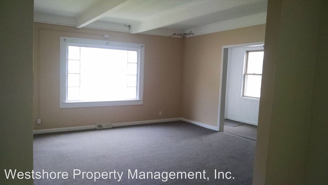 2074 Mann St - Photo 2 of 7