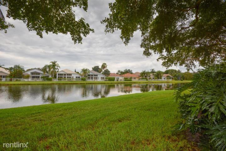 5724 NW 39th Ave - Photo 3 of 28