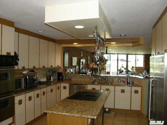 8 Lady Jane Way - Photo 2 of 18