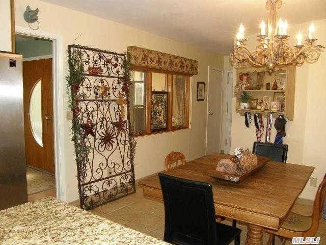 8 Lady Jane Way - Photo 3 of 18