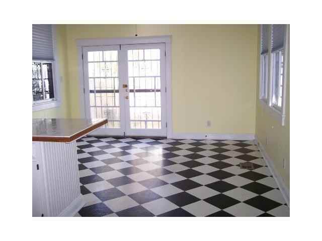 5027 Laurel Street - Photo 3 of 9