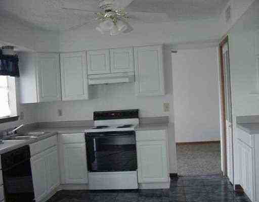 775 Fairway Dr - Photo 3 of 12