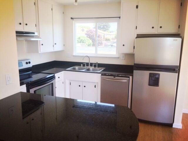 1702 Goodwin St - Photo 3 of 5