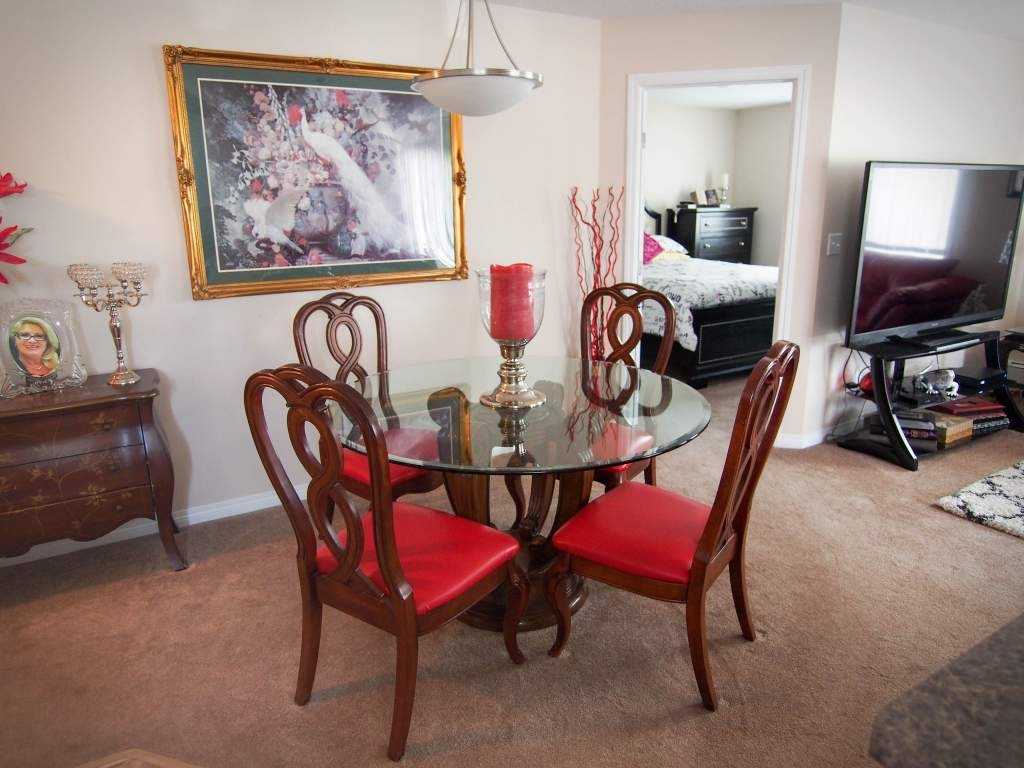 Wynsor Square - Photo 3 of 7