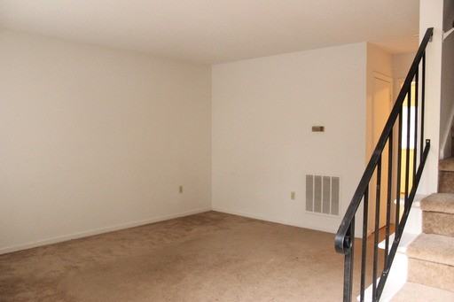 117 Royal Forest Ct - Photo 2 of 8
