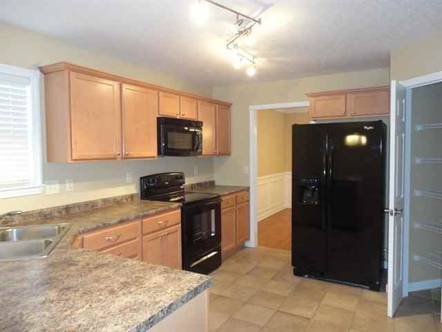 10217 Limerick Cir - Photo 3 of 13
