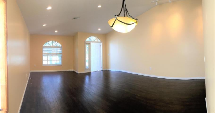 400 Northwest 115th Way - Photo 3 of 10