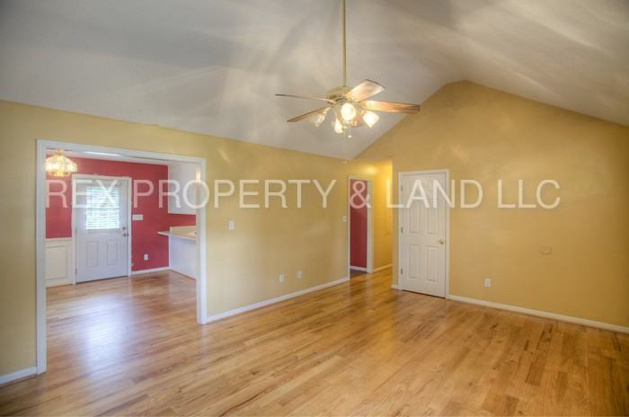 129 Thompson Ave - Photo 2 of 11