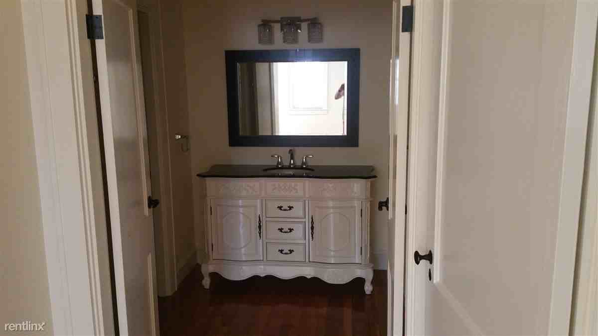 130 Meredith St - Photo 3 of 10