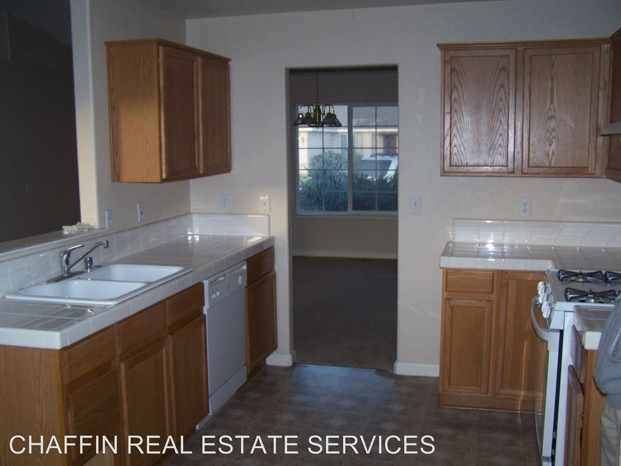 611 Winter Pl - Photo 2 of 7