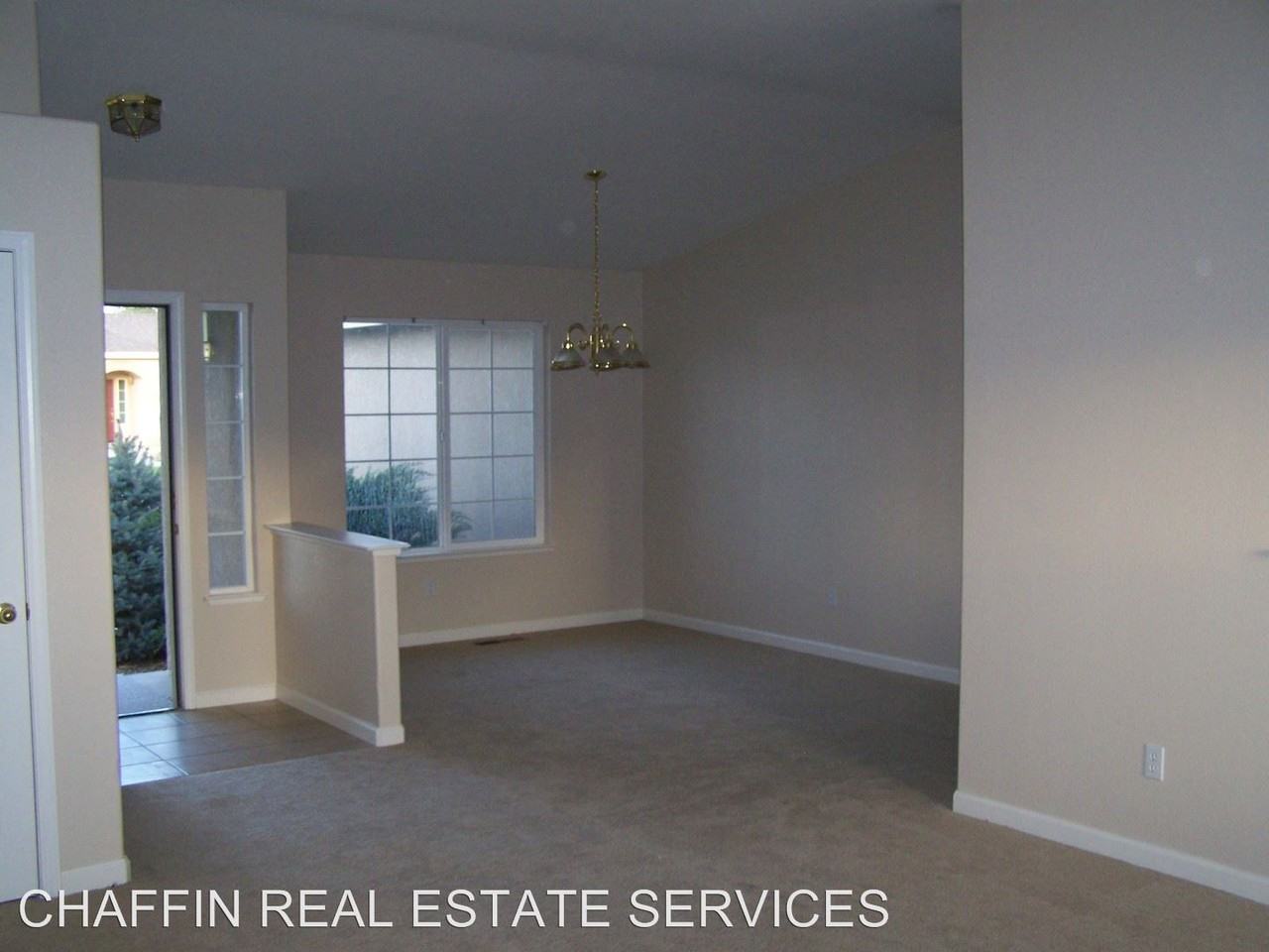 611 Winter Pl - Photo 3 of 7