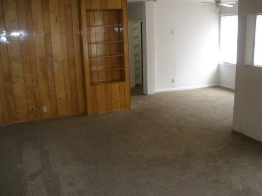 402 Mullan Ave W - Photo 3 of 10