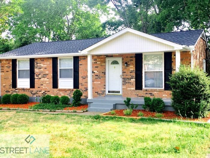 220 Manatee Ct - Photo 2 of 14