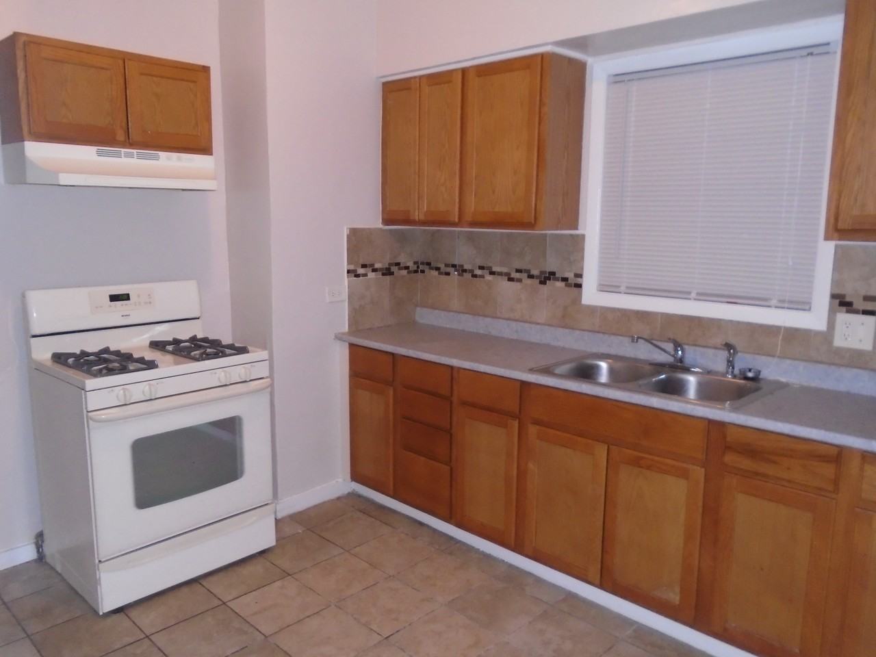 1625 Lincoln St - Photo 2 of 15