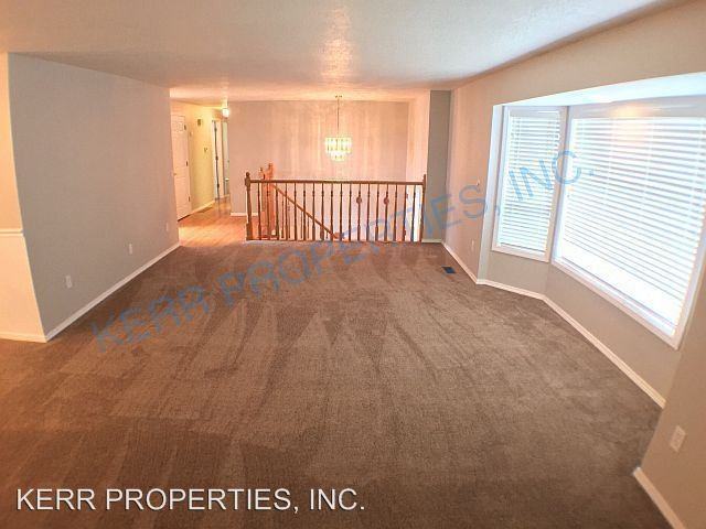 4025 NE 5th Dr - Photo 2 of 16