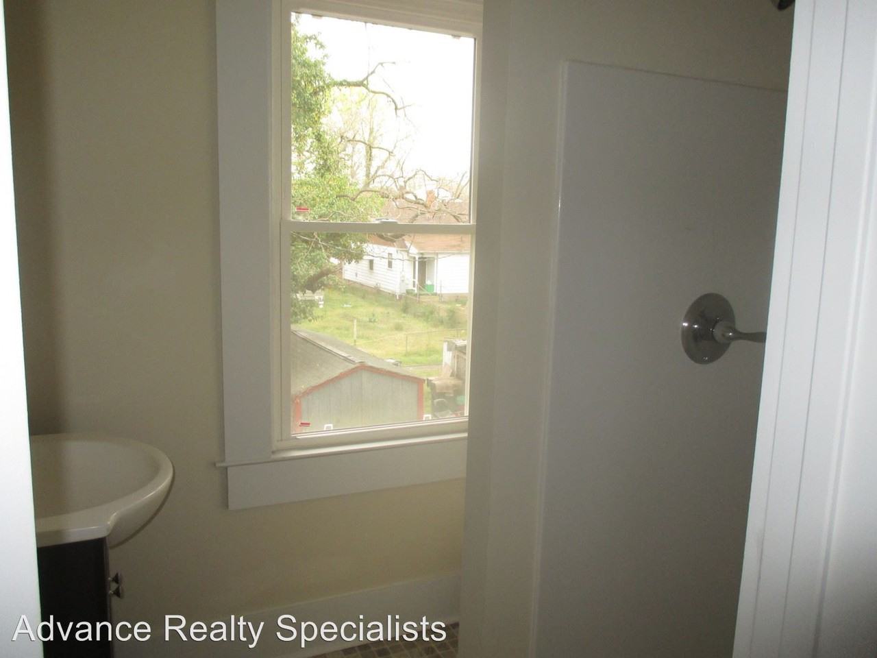 613 Northside Ave - Photo 3 of 13