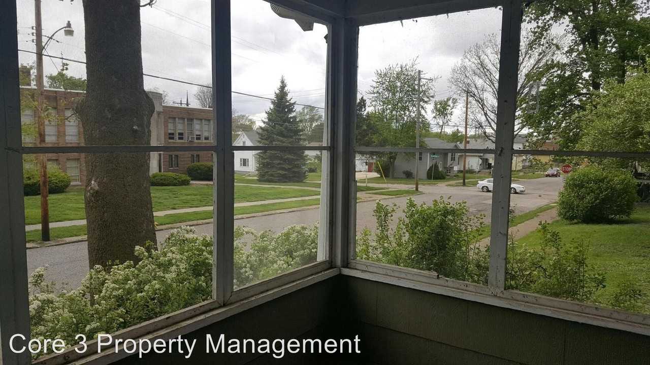 708 S Madison St - Photo 2 of 9