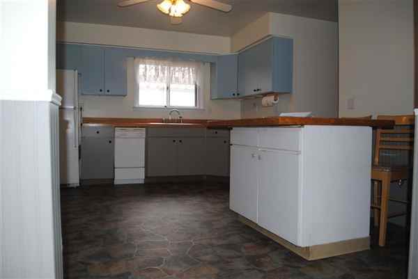 8697 Bailey Rd - Photo 3 of 15