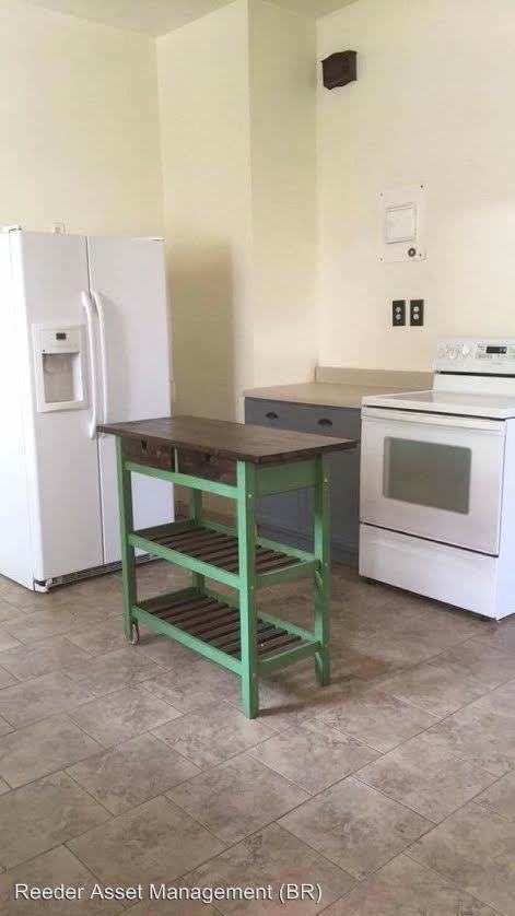 135 S 400 E - Photo 3 of 21