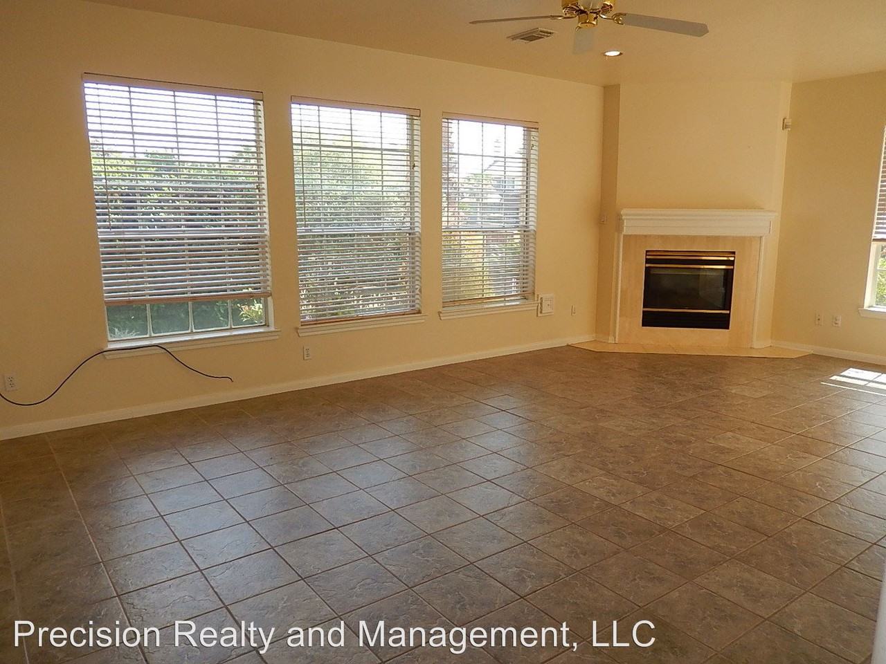 1006 Pointe Loma Dr - Photo 3 of 21