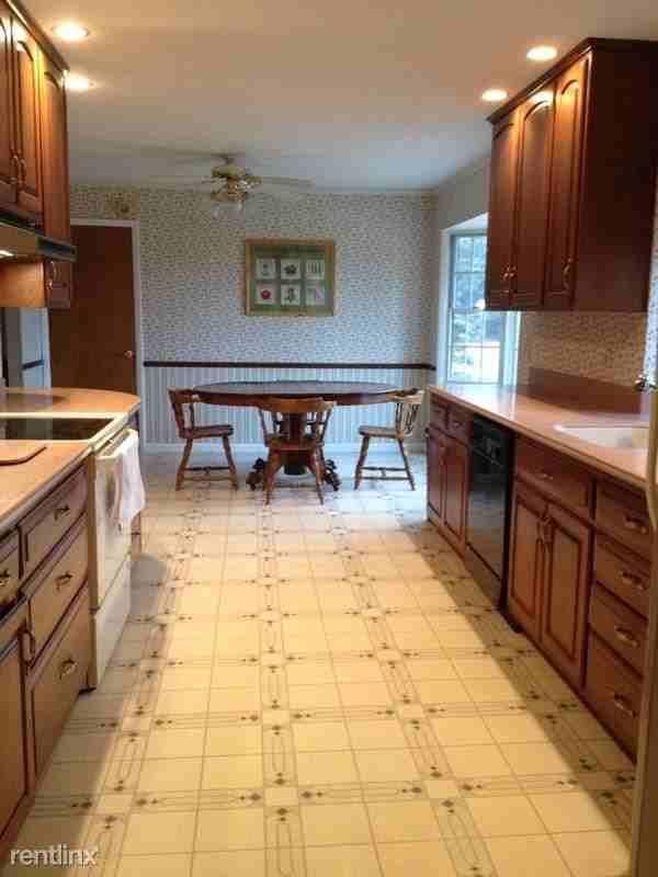 142 Homestead Ln - Photo 3 of 10