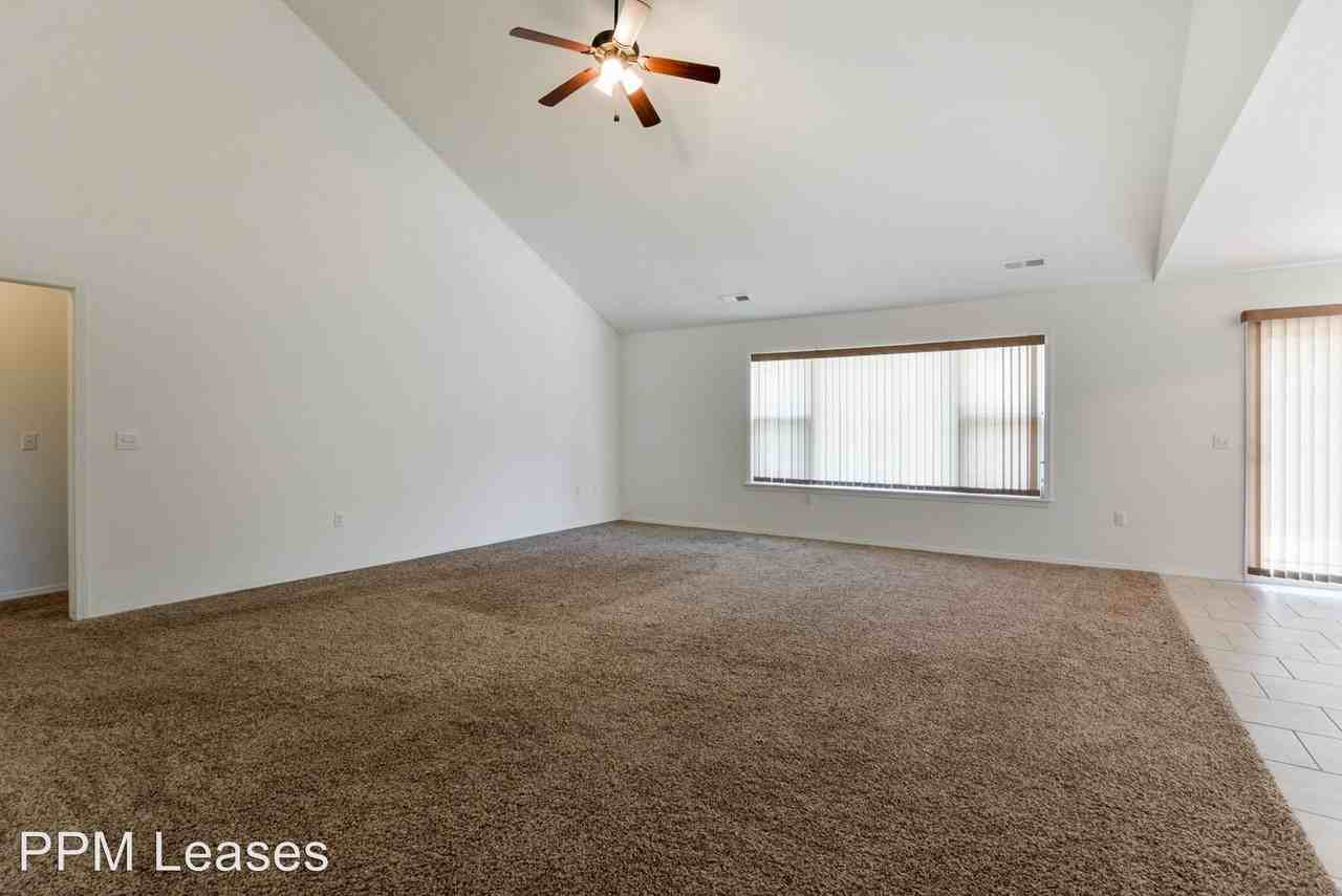 464 Oak Brook Estate Ct - Photo 2 of 14