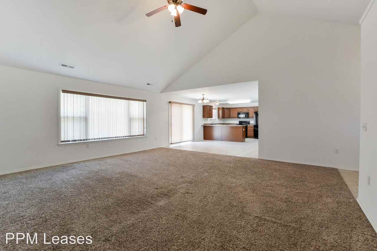 464 Oak Brook Estate Ct - Photo 3 of 14