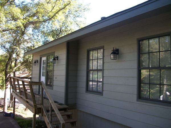 899 Hillyer St - Photo 2 of 9