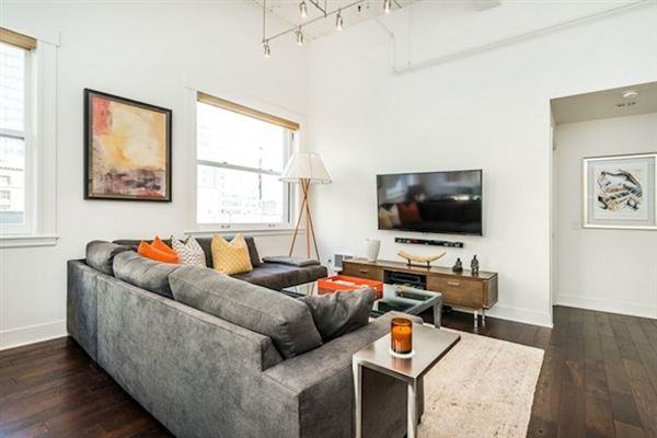 Gorgeous 2 bedroom  - 74 Montgomery - Photo 2 of 7