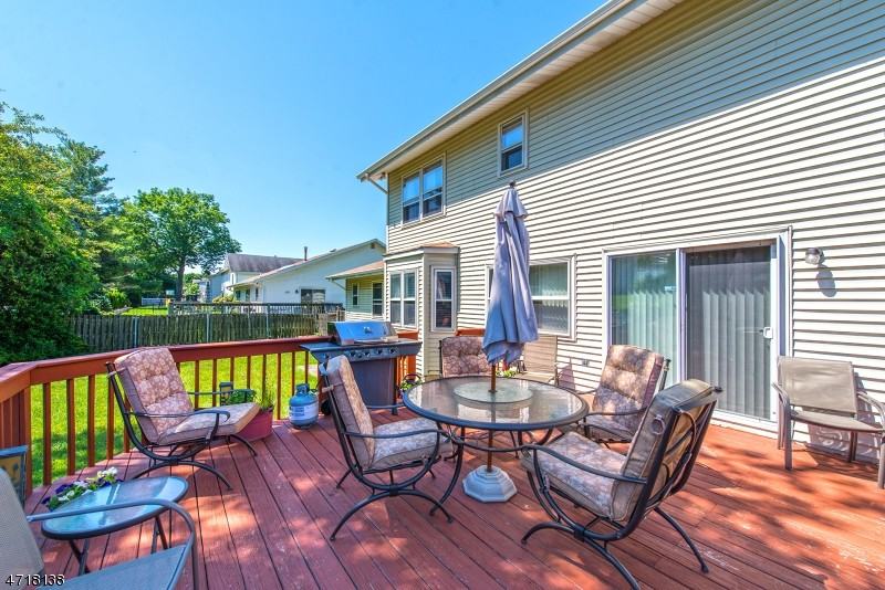 39 Agawam Dr - Photo 2 of 17