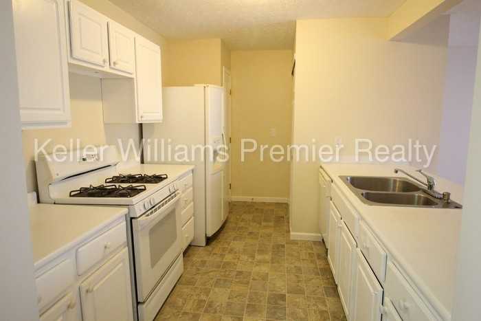 6075 Brice Park Dr - Photo 2 of 16