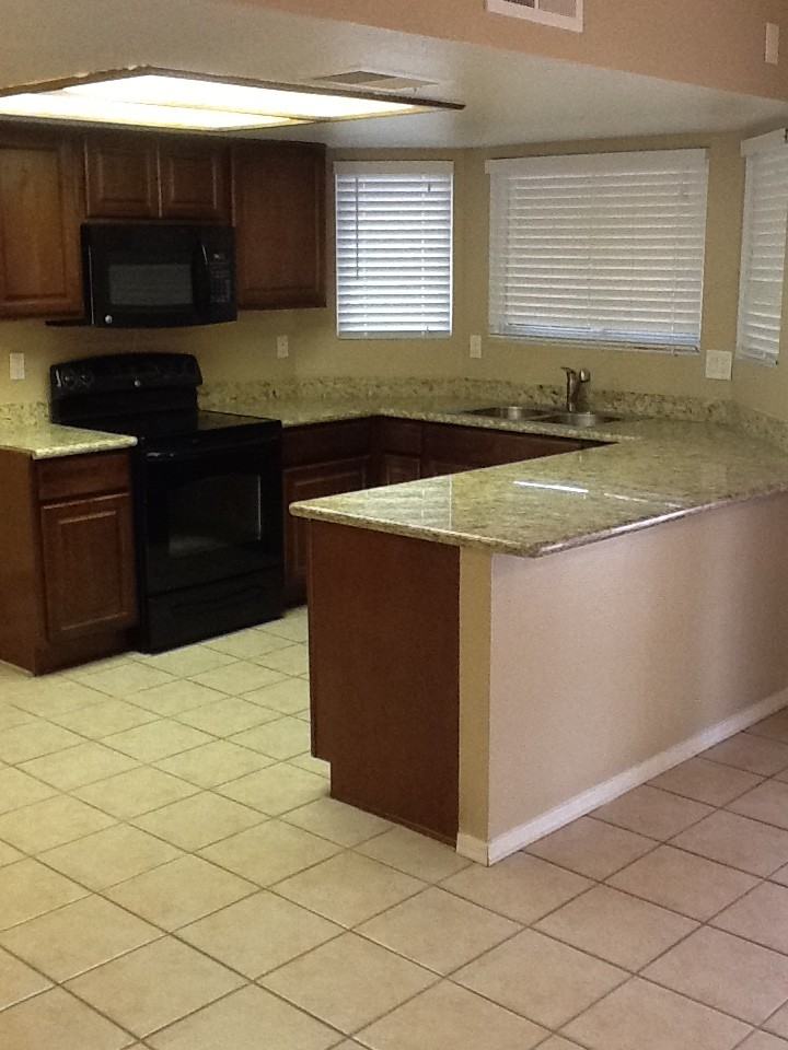 1712 N Parkridge Cir - Photo 2 of 6