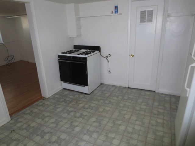 359 E 900 S - Photo 2 of 8