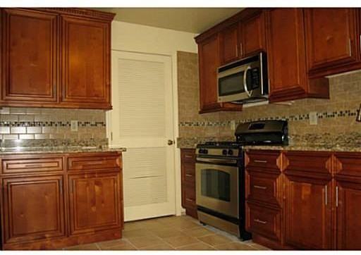 1218 Plymouth Rd - Photo 3 of 12