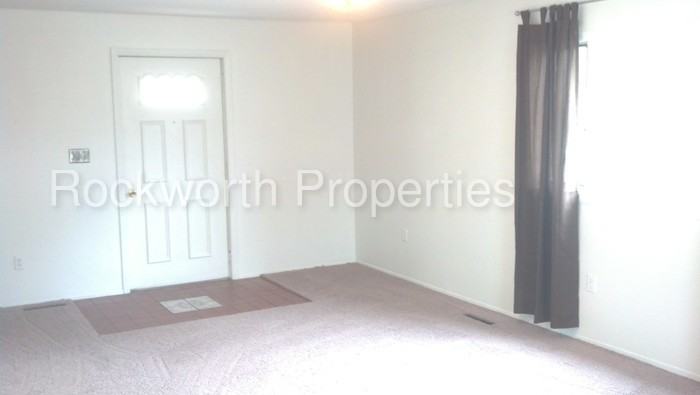 429 S Seymour Rd - Photo 2 of 9