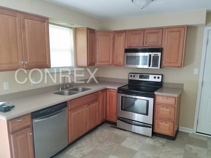 835 Heatherstone Dr - Photo 2 of 22