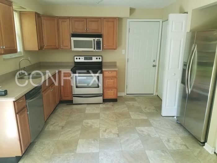 835 Heatherstone Dr - Photo 3 of 22