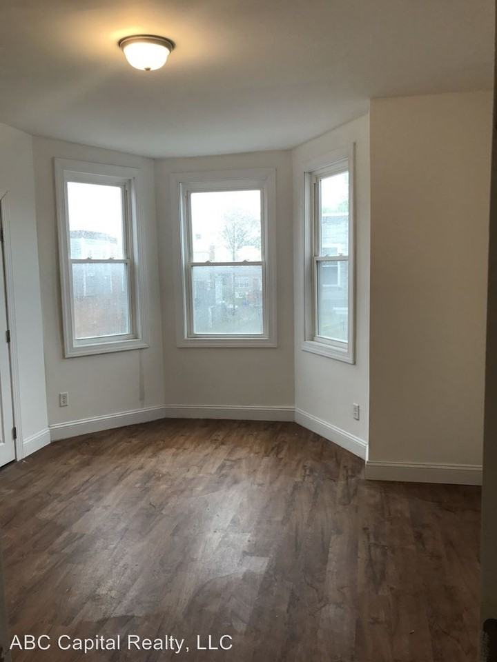 5635 Hadfield St - Photo 3 of 6