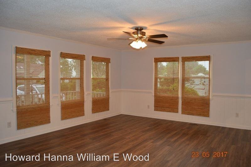 121 Waters Dr - Photo 3 of 13