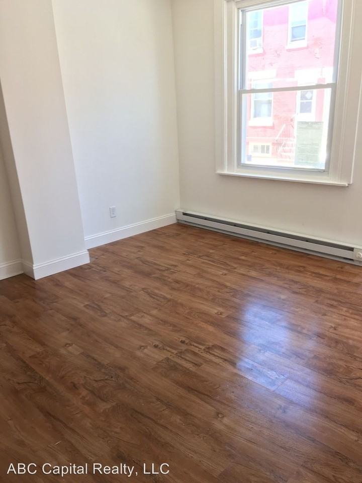 2927 N Ringgold St - Photo 3 of 9